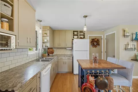 Kitchen - 1414 Ronald Rd, Springfield, OH 45503 photo 4 of 6