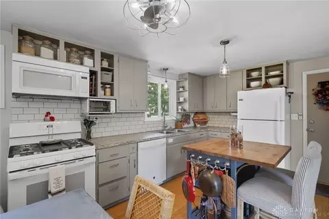 Kitchen - 1414 Ronald Rd, Springfield, OH 45503 photo 5 of 6