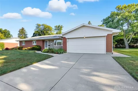 1033 Georgian Dr, Dayton, OH 45429