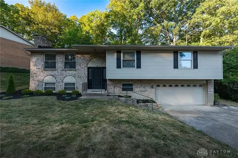 609 Kings Cross Ct, West Carrollton, OH 45449