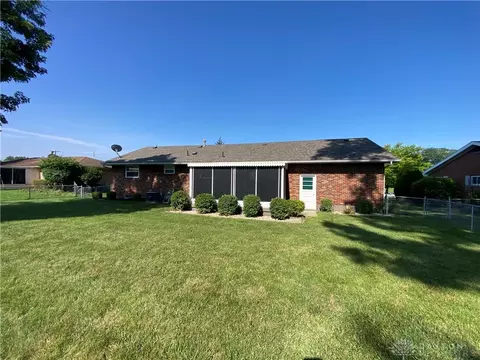 Exterior - 2516 Balsam Dr, Springfield, OH 45503 photo 4 of 12