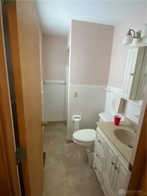 Bath - 2516 Balsam Dr, Springfield, OH 45503 photo 3 of 3