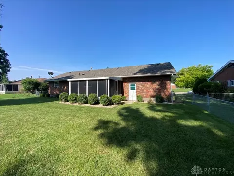 Exterior - 2516 Balsam Dr, Springfield, OH 45503 photo 5 of 12