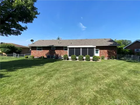 Exterior - 2516 Balsam Dr, Springfield, OH 45503 photo 2 of 12