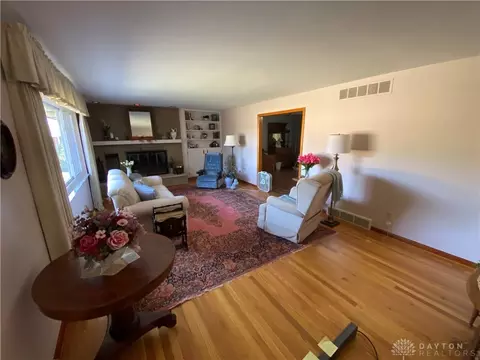 Living - 2516 Balsam Dr, Springfield, OH 45503 photo 1 of 3