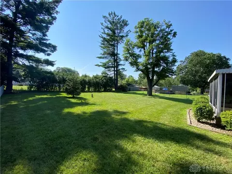 Exterior - 2516 Balsam Dr, Springfield, OH 45503 photo 6 of 12