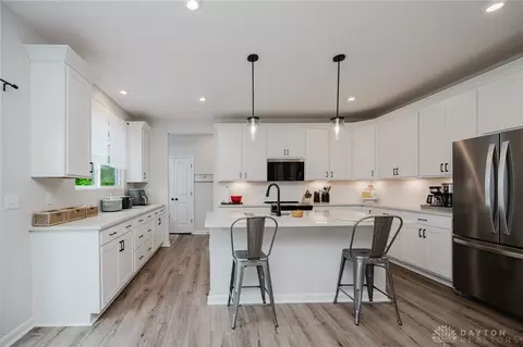 Kitchen - 944 Pondside Ln, Morrow, OH 45152 photo 5 of 10