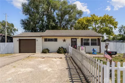 608 S Maple Ave, Fairborn, OH 45324