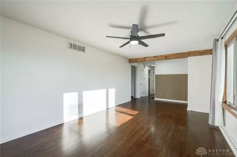 Living - 5249 Taywell Dr, Springfield, OH 45503 photo 3 of 10