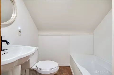 Bath - 5249 Taywell Dr, Springfield, OH 45503 photo 5 of 8