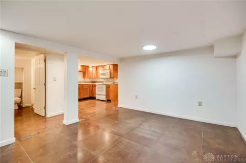 Living - 5249 Taywell Dr, Springfield, OH 45503 photo 10 of 10