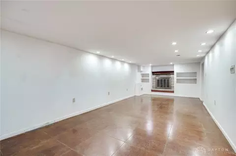Living - 5249 Taywell Dr, Springfield, OH 45503 photo 6 of 10
