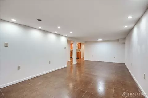 Living - 5249 Taywell Dr, Springfield, OH 45503 photo 9 of 10