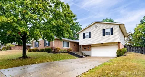2125 Sherwood Forest Dr, Miamisburg, OH 45342