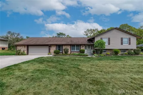 7308 Tamarind Trl, Centerville, OH 45459