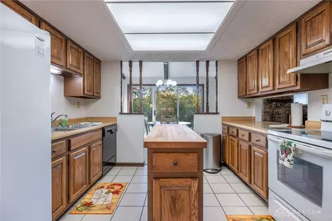 Kitchen - 7308 Tamarind Trl, Centerville, OH 45459 photo 1 of 4