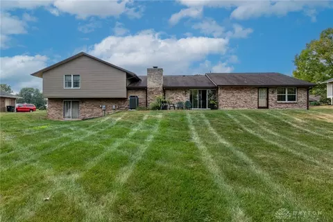 Exterior - 7308 Tamarind Trl, Centerville, OH 45459 photo 6 of 8