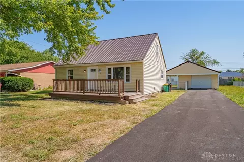 10 Maplewood Dr, Jamestown, OH 45335