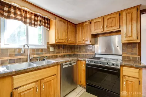 Kitchen - 1020 Carlo, Kettering, OH 45429 photo 3 of 8