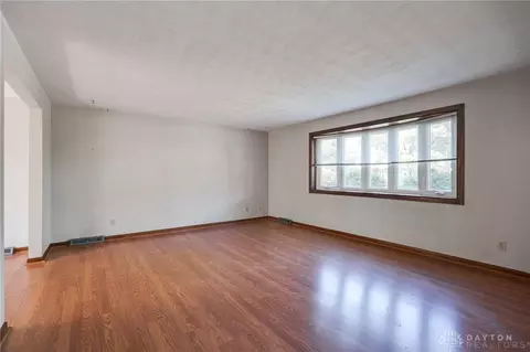 Living - 1020 Carlo, Kettering, OH 45429 photo 2 of 11
