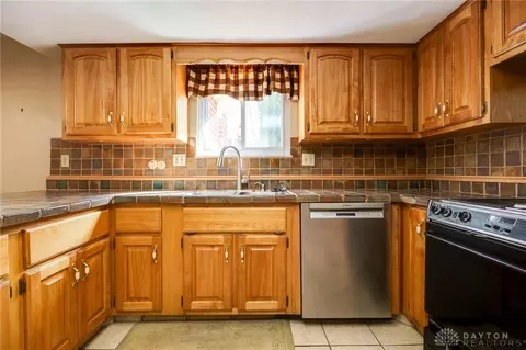 Kitchen - 1020 Carlo, Kettering, OH 45429 photo 2 of 8