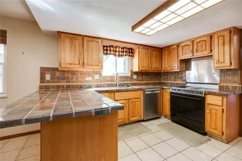 Kitchen - 1020 Carlo, Kettering, OH 45429 photo 6 of 8