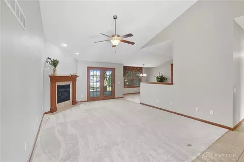 Living - 391 Sunset Dr, Franklin, OH 45005 photo 2 of 3