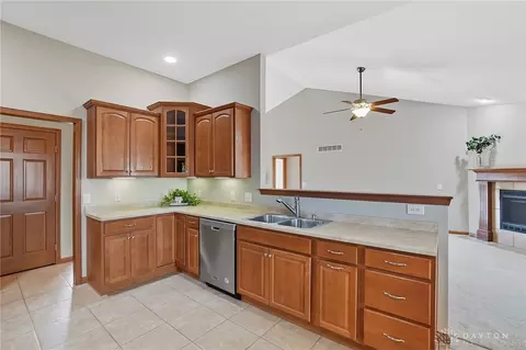 Kitchen - 391 Sunset Dr, Franklin, OH 45005 photo 2 of 2