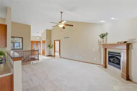 Living - 391 Sunset Dr, Franklin, OH 45005 photo 3 of 3