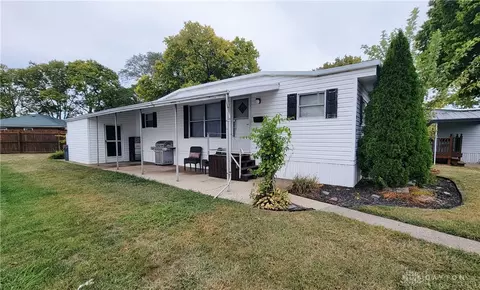 32 Helmer Cir, Enon, OH 45323