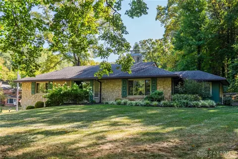 1400 Runnymede Rd, Oakwood, OH 45419
