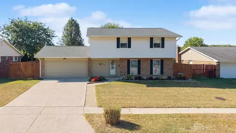 6770 Locustview Dr, Huber Heights, OH 45424