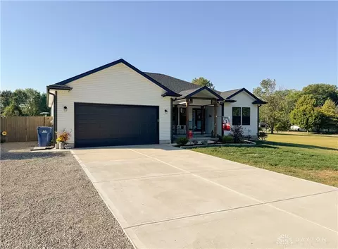 704 Brande Dr, Eaton, OH 45320