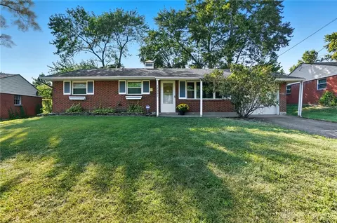 12021 Mallet Dr, Springdale, OH 45246
