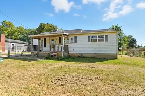 Exterior - 421 Lyle Ave, Springfield, OH 45505 photo 2 of 12