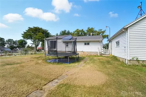Exterior - 421 Lyle Ave, Springfield, OH 45505 photo 5 of 12