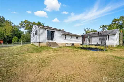 Exterior - 421 Lyle Ave, Springfield, OH 45505 photo 6 of 12