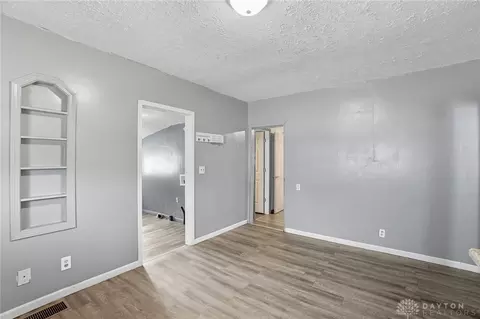 Entry Way - 421 Lyle Ave, Springfield, OH 45505 photo 2 of 2