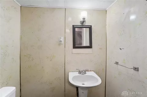 Bath - 421 Lyle Ave, Springfield, OH 45505 photo 1 of 3