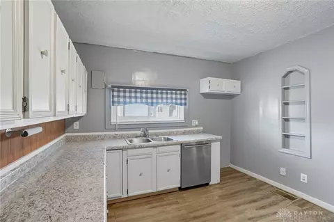 Kitchen - 421 Lyle Ave, Springfield, OH 45505 photo 4 of 4