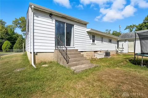 Exterior - 421 Lyle Ave, Springfield, OH 45505 photo 7 of 12