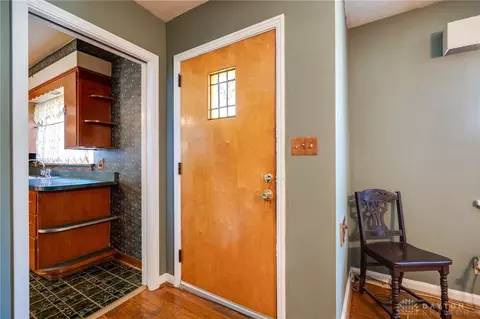 Entry Way - 553 Flatt Ter, Cincinnati, OH 45232 photo 1 of 2