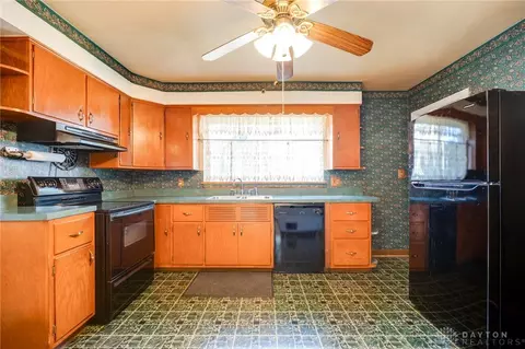 Kitchen - 553 Flatt Ter, Cincinnati, OH 45232 photo 3 of 4