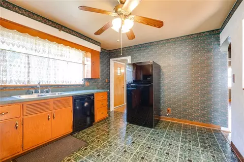 Kitchen - 553 Flatt Ter, Cincinnati, OH 45232 photo 4 of 4