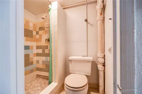 Bath - 553 Flatt Ter, Cincinnati, OH 45232 photo 3 of 3