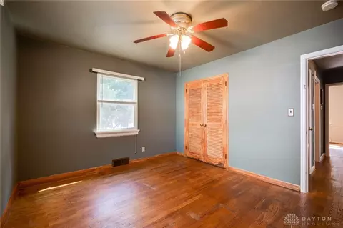 Bedroom - 553 Flatt Ter, Cincinnati, OH 45232 photo 2 of 7