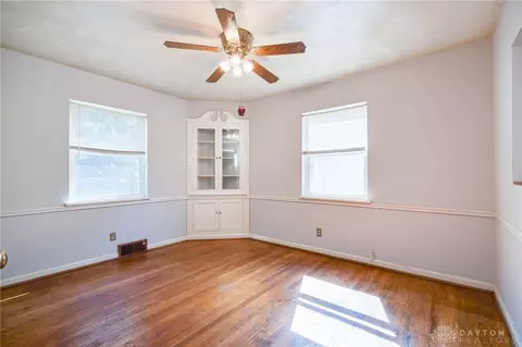 Living - 553 Flatt Ter, Cincinnati, OH 45232 photo 5 of 5