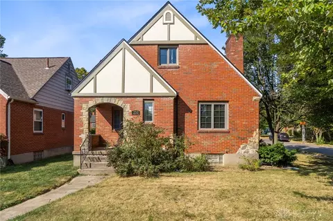 233 E Dorothy Ln, Dayton, OH 45419