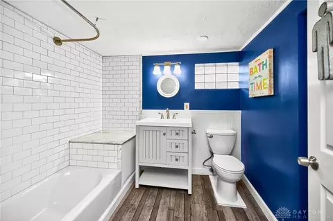 Bath - 9748 Leacrest Rd, Cincinnati, OH 45215 photo 5 of 7
