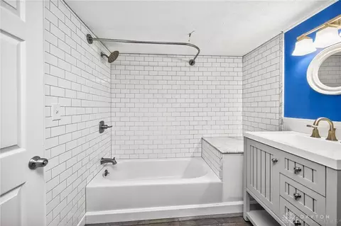 Bath - 9748 Leacrest Rd, Cincinnati, OH 45215 photo 6 of 7